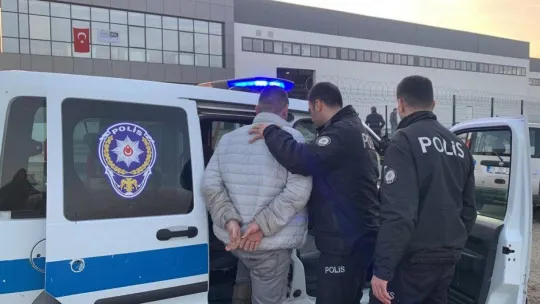 Polis otosu 'dur' ihtarına uymayan aracı kovalarken kaza yaptı: 1 yaralı