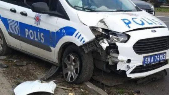Polis otosu 'dur' ihtarına uymayan aracı kovalarken kaza yaptı: 1 yaralı