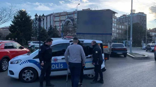 Polis uygulamasından kaçmaya çalışan araçtan silah çıktı