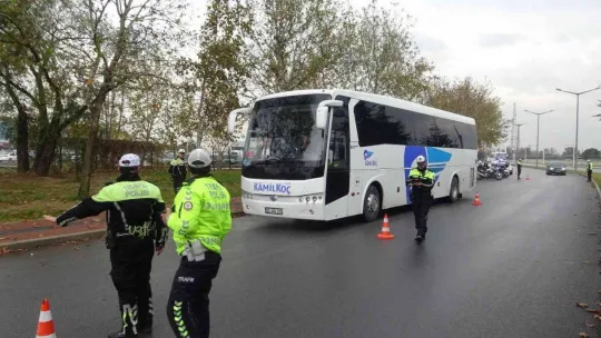 Polis, yolcu otobüslerini tek tek durdurdu...51 sürücüye ceza kesildi