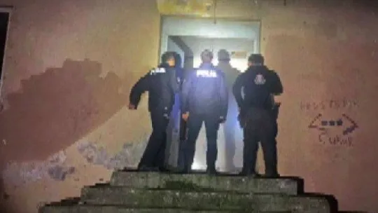 Polisten metruk binalara baskın