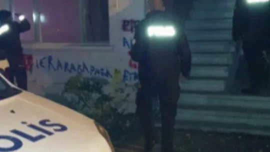Polisten metruk binalara baskın