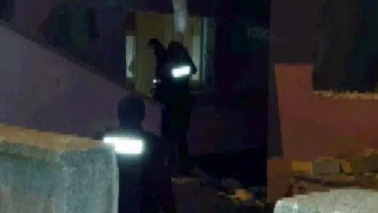 Polisten metruk binalara baskın