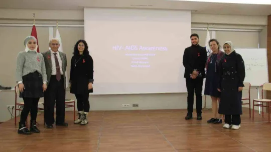 Prof. Dr. Tülek: 'HIV pozitif ve AIDS'li kişilerin dışlanmaması, hastalığın önlenebilir ve tedavi edilebilir olduğunu bilmek önemli'