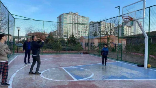 Pursaklar Belediye Başkanı Çetin gençlerle ter attı