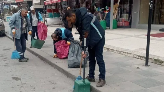 Pursaklar'da gece gündüz temizlik çalışması