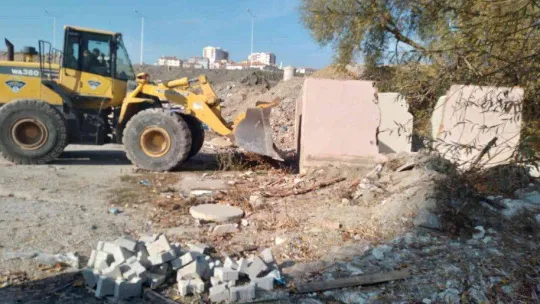 Pursaklar metruk yapılardan arındırılıyor