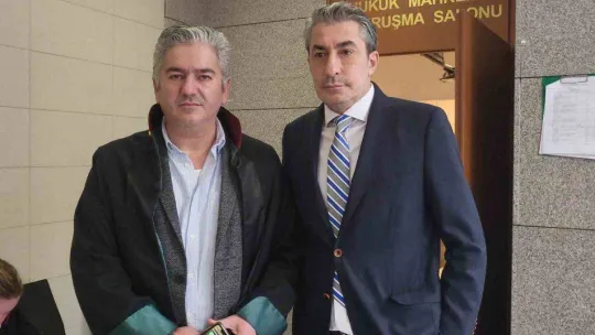 Rol aldığı dizide payına düşen ücreti alamadığı iddiasıyla dava açan Erkan Petekkaya 'Çok mağdur oldum, uzun süredir alnımızın teri orada yatıyor'