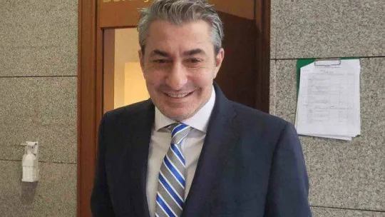 Rol aldığı dizide payına düşen ücreti alamadığı iddiasıyla dava açan Erkan Petekkaya 'Çok mağdur oldum, uzun süredir alnımızın teri orada yatıyor'