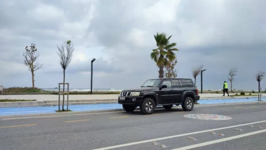 Saatlerdir sahilden ayrılmadılar, umutla bekliyorlar