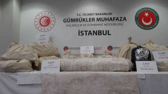 Sabiha Gökçen Havalimanında kargoya getirilen kumaştan 5,7 kilo metamfetamin kazıyarak ele geçirildi