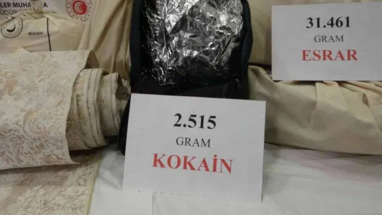 Sabiha Gökçen Havalimanında kargoya getirilen kumaştan 5,7 kilo metamfetamin kazıyarak ele geçirildi