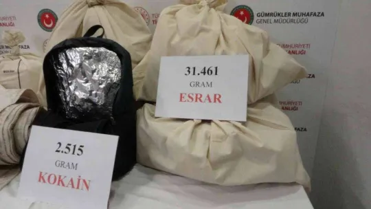 Sabiha Gökçen Havalimanında kargoya getirilen kumaştan 5,7 kilo metamfetamin kazıyarak ele geçirildi