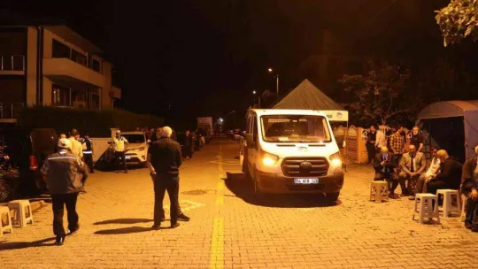 Safitürk'ün acı haberini alan yakınları evinin sokağını doldurdu