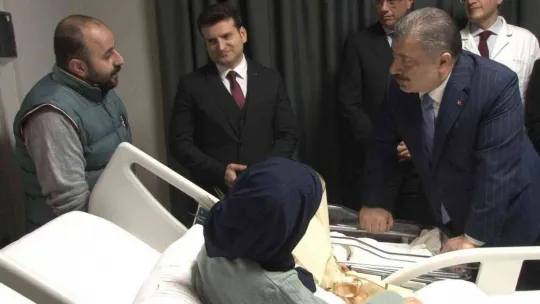 Sağlık Bakanı Fahrettin Koca yeni yılın ilk bebeklerinin ailelerini tebrik etti