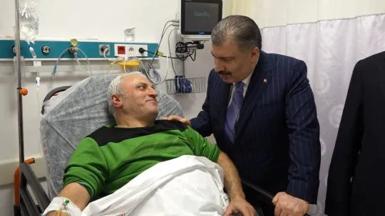 Sağlık Bakanı Koca yeni yılı 5 ayrı hastanede karşıladı