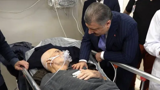 Sağlık Bakanı Koca yeni yılı 5 ayrı hastanede karşıladı