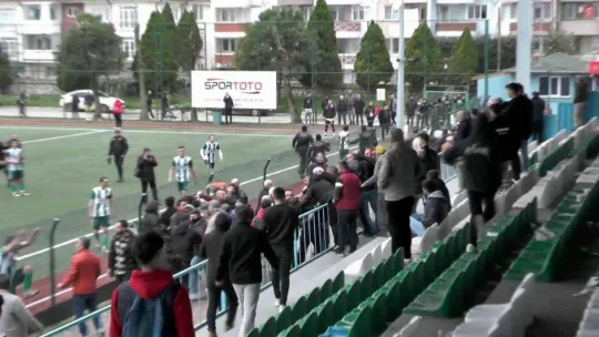 Sahadaki arbede tribünlere de sıçradı