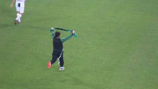 Sahaya atlayıp ortalığı karıştırmıştı, özür diledi