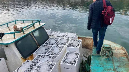 Sahil kenarlarında yasadışı  ticari balık avcılığı yapanlara 30 bin TL para cezası kesildi