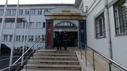 Sahte bilezik satarak sırra kadem bastı, tekrar gelince yakalandı