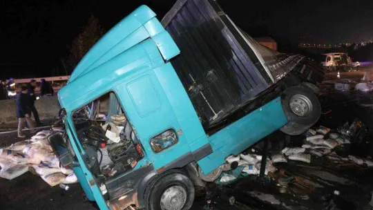 Sakarya D-650 Kara Yolu'nda feci kaza: 1 ölü, 1 yaralı