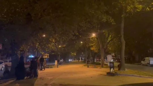 Sakarya'da deprem anı güvenlik kamerasına yansıdı