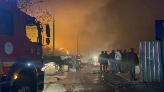 Sakarya'da geri dönüşüm fabrikasında yangın