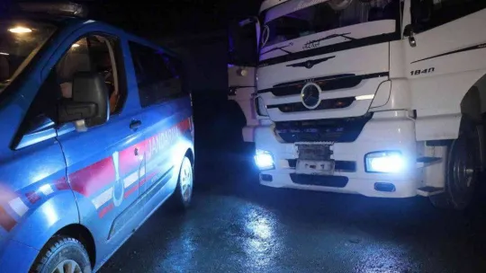 Sakarya'da hareketli dakikalar: Polisin 'Dur' ihtarına uymadı, 50 kilometre kovalamaca yaşandı