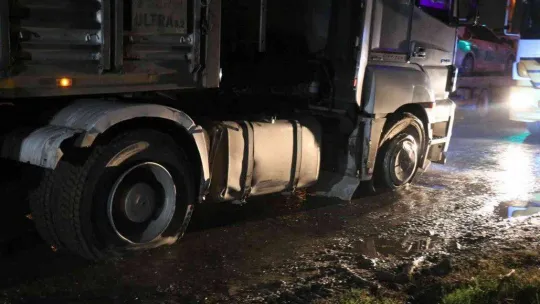 Sakarya'da hareketli dakikalar: Polisin 'Dur' ihtarına uymadı, 50 kilometre kovalamaca yaşandı