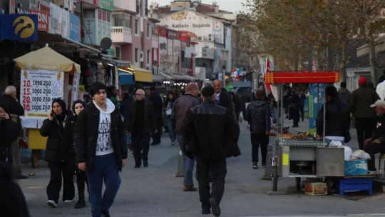 Sakarya'da havanın güzelliğini fırsat bilen soluğu dışarda aldı