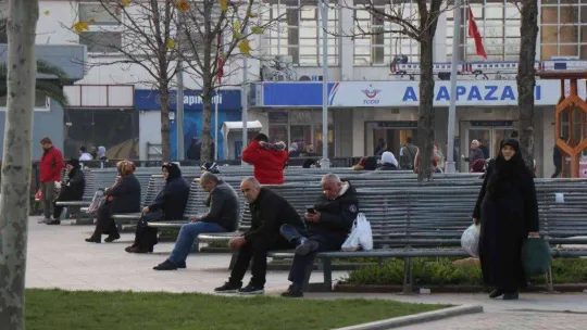Sakarya'da havanın güzelliğini fırsat bilen soluğu dışarda aldı