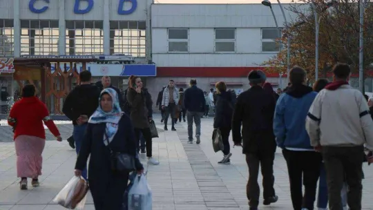 Sakarya'da havanın güzelliğini fırsat bilen soluğu dışarda aldı