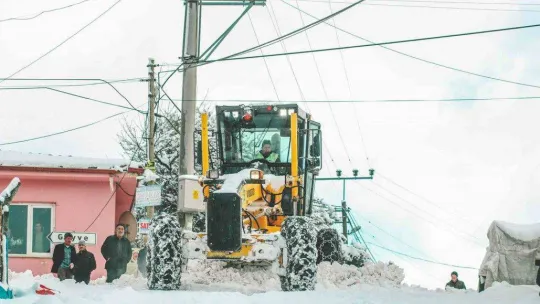 Sakarya'da kardan kapanan 6 grup yolu ulaşıma açıldı
