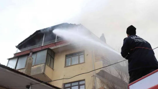 Sakarya'da mahalleliyi sokağa döken yangın: Ekipler seferber oldu