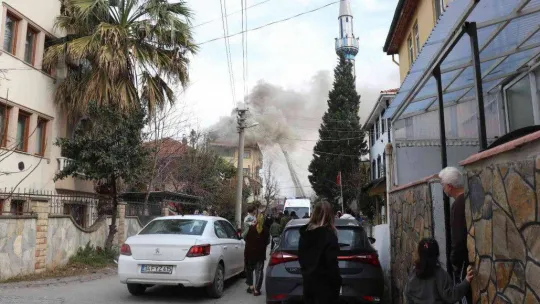 Sakarya'da mahalleliyi sokağa döken yangın: Ekipler seferber oldu