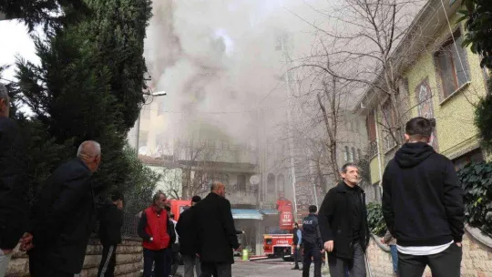 Sakarya'da mahalleliyi sokağa döken yangın: Ekipler seferber oldu