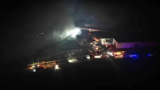 Sakarya'da sünger fabrikasındaki yangın kontrol altına alındı