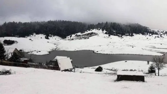 Sakarya'da yüksek kesimler beyaza büründü