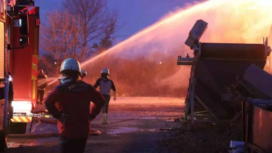 Sakarya'daki korkutan yangın havadan görüntülendi