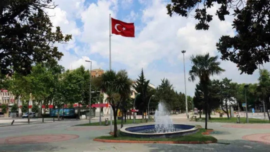 Sakarya'nın eski fotoğrafları, görenleri tarih yolculuğuna çıkarıyor