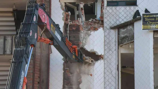 Sakarya'nın simgelerinden o yapı kentsel dönüşüm için yıkılıyor