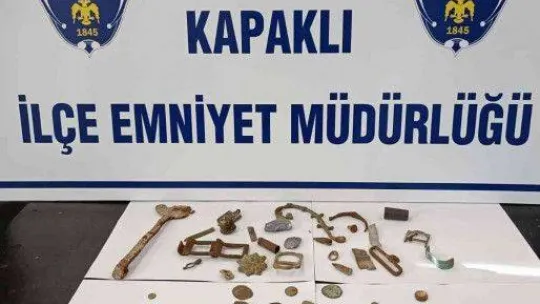 Saklanan tarihi eser kaçakçılarını, sahte plakalı araç ele verdi