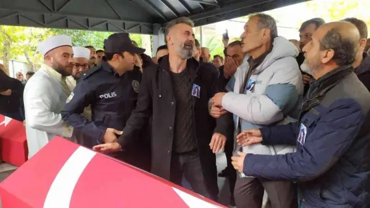 Saldırıda hayatını kaybeden anne kız  son yolculuğuna uğurlanıyor