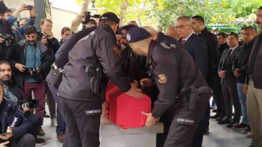 Saldırıda hayatını kaybeden anne kız  son yolculuğuna uğurlanıyor