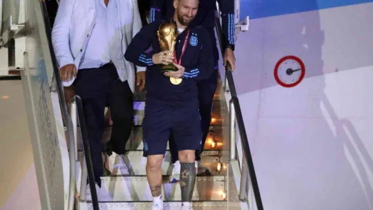 Şampiyon Arjantin evine döndü