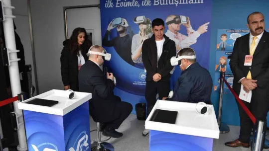 Sanal gerçeklik gözlüğüyle TOKİ'lere misafir oldular