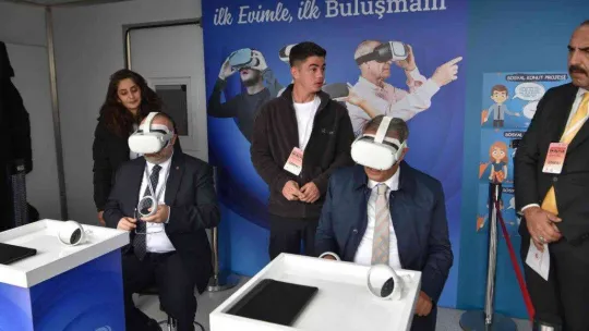 Sanal gerçeklik gözlüğüyle TOKİ'lere misafir oldular