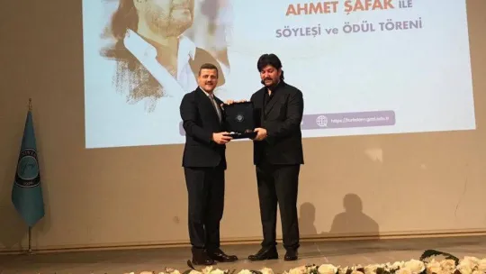 Sanatçı Ahmet Şafak üniversite öğrencileriyle buluştu