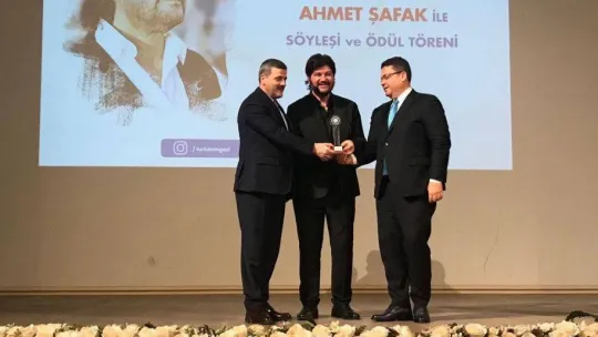 Sanatçı Ahmet Şafak üniversite öğrencileriyle buluştu